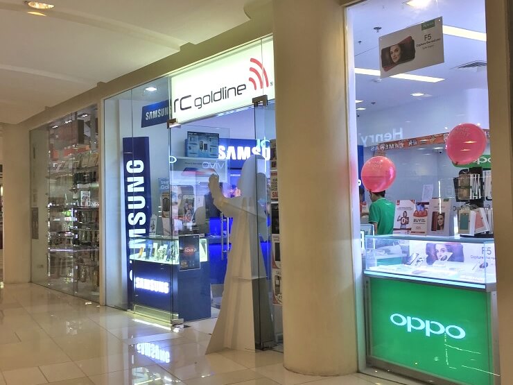 スマートフォン販売店（アヤラモール内）